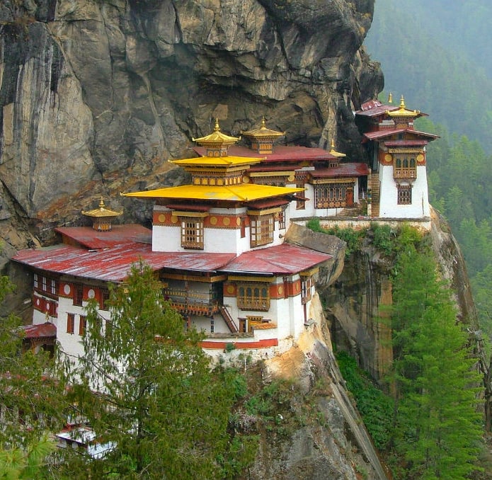 Монастыри тибета в горах